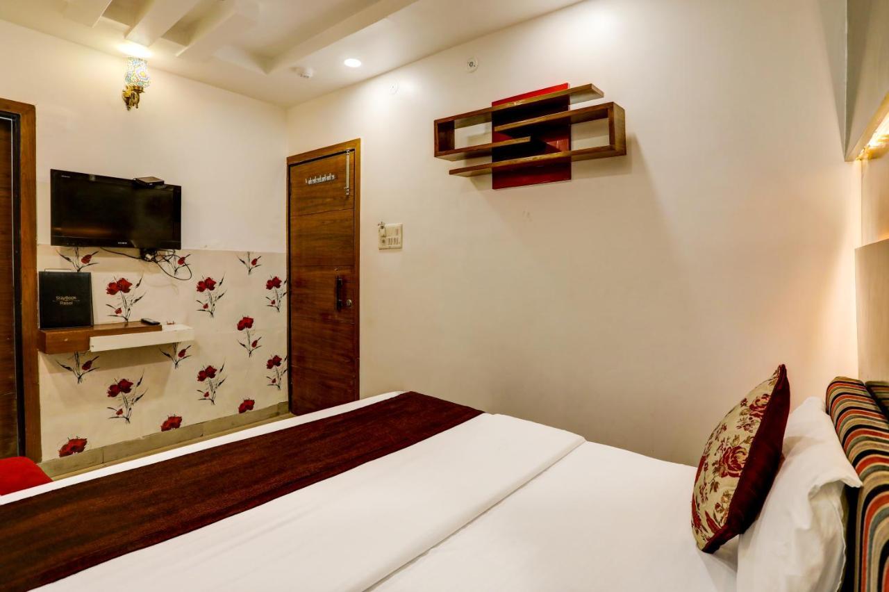 Hotel Nityaa Suites New Delhi Exterior photo