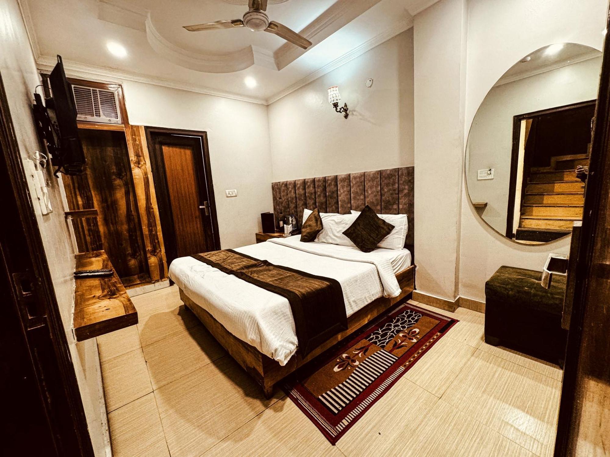 Hotel Nityaa Suites New Delhi Exterior photo