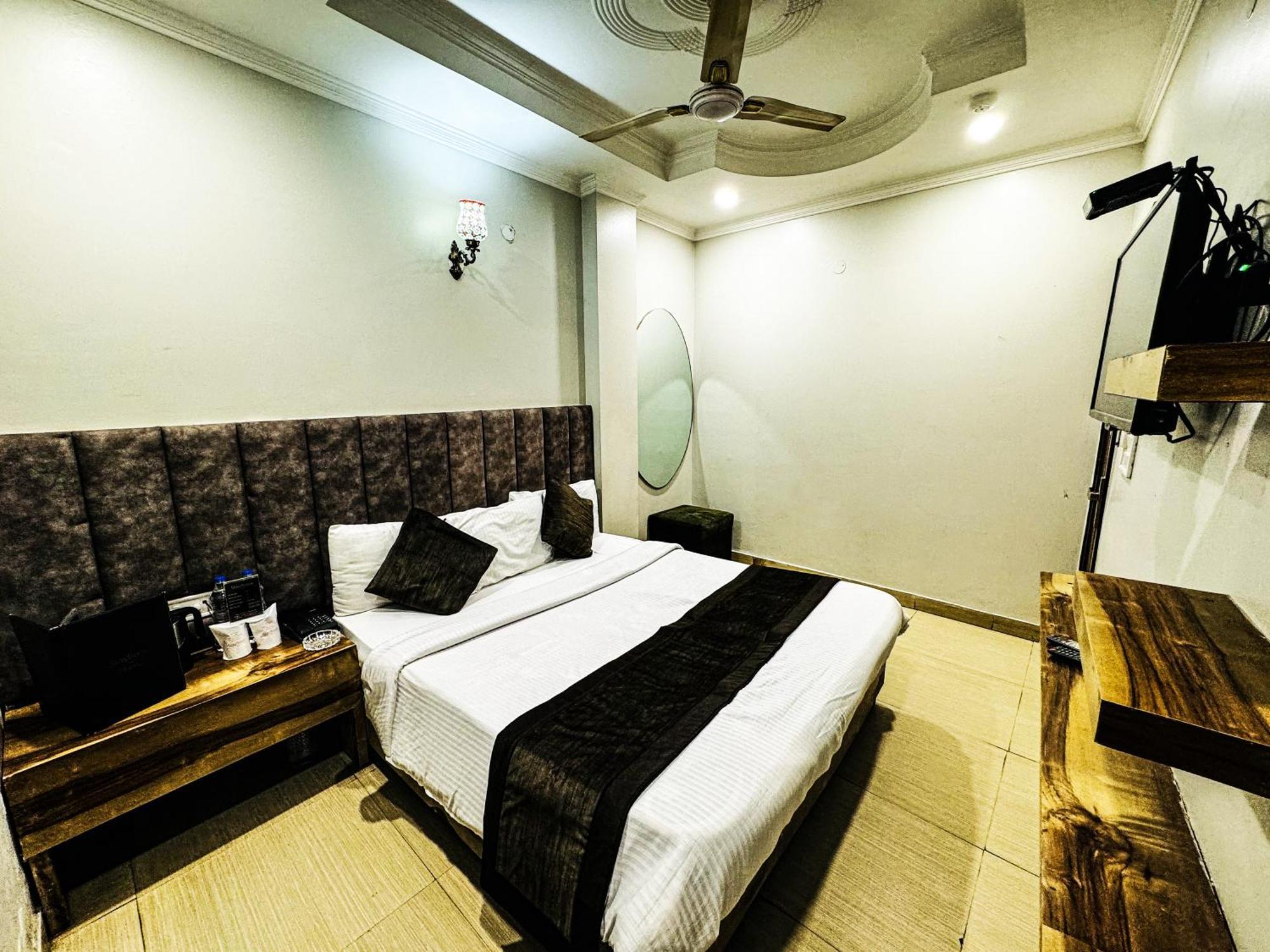 Hotel Nityaa Suites New Delhi Exterior photo