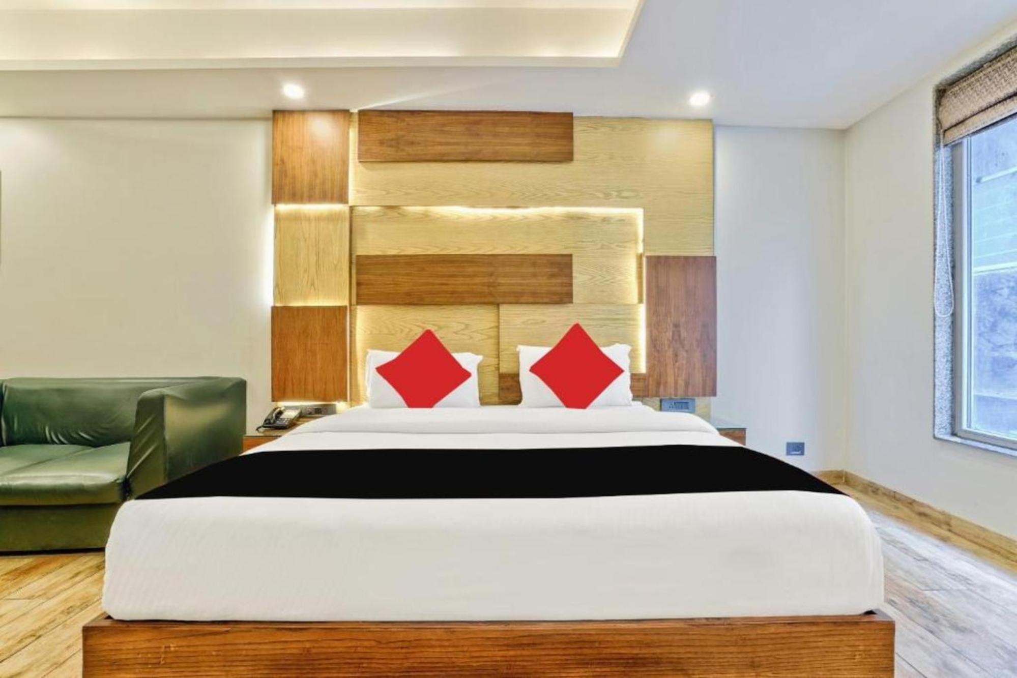 Hotel Nityaa Suites New Delhi Exterior photo