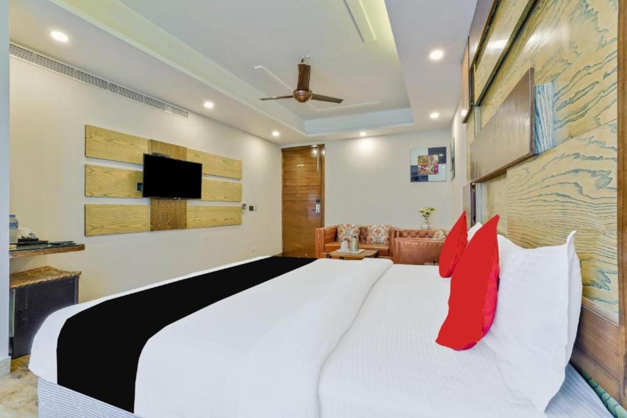 Hotel Nityaa Suites New Delhi Exterior photo