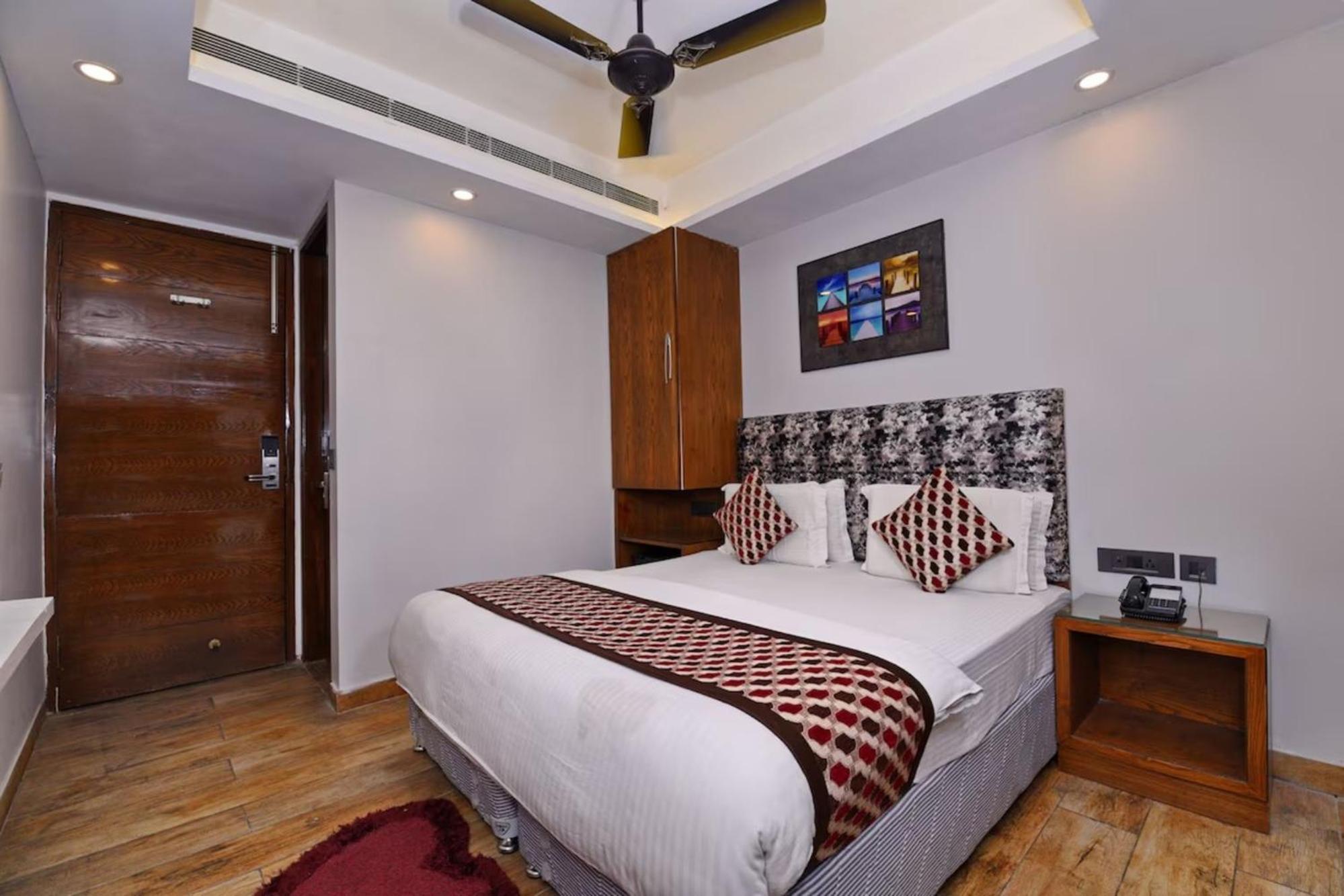 Hotel Nityaa Suites New Delhi Exterior photo